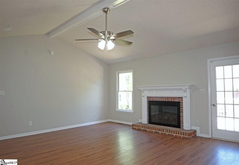 Property image 3 of 102 Waterbury Court in Ambergate, Simpsonville, SC 29680