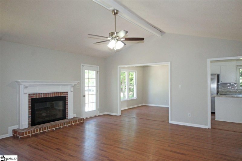 Property image 5 of 102 Waterbury Court in Ambergate, Simpsonville, SC 29680