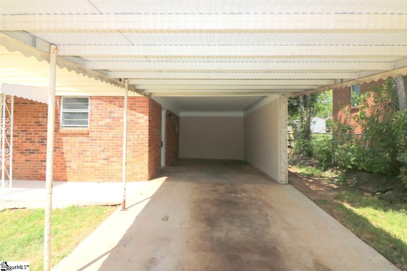 Property image 4 at 114 Bluff Drive, Greenville, SC 29605