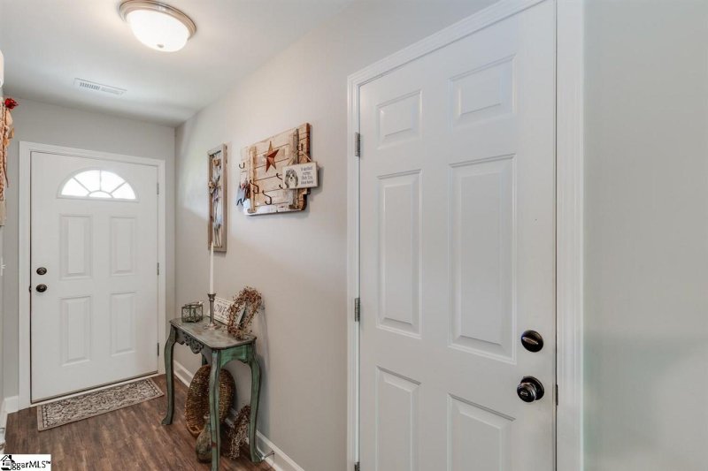 Property image 3 at 12 Rusty Court, Simpsonville, SC 29680