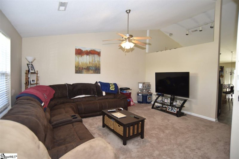 Property image 2 at 213 Haven Reach Way, Taylors, SC 29687