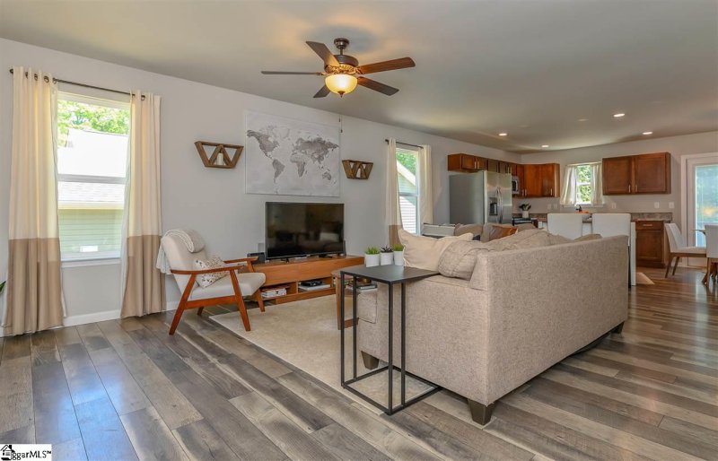 Property image 3 at 142 Cosmos Lane, Greer, SC 29651