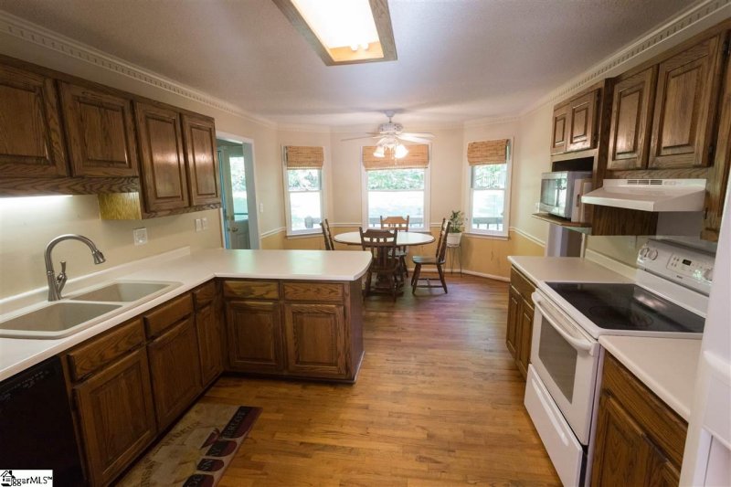 Property image 3 at 213 Squires Creek Road, Simpsonville, SC 29681-7240