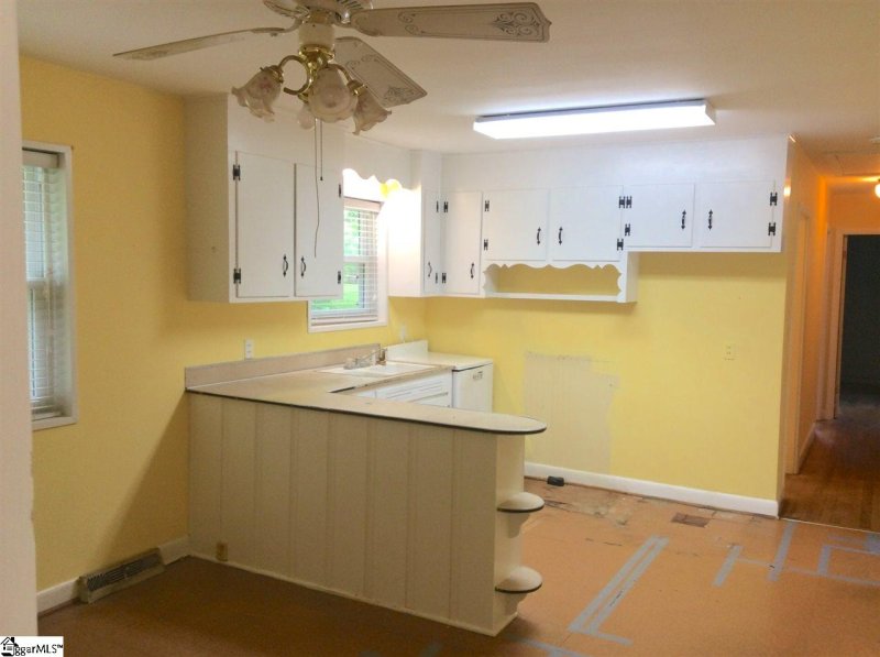 Property image 3 at 33 Montis Drive, Greenville, SC 29617