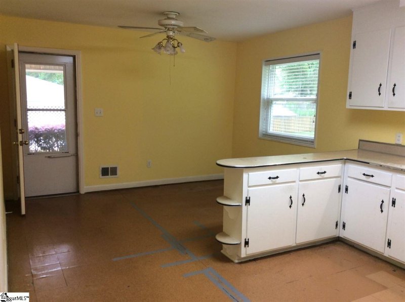 Property image 4 at 33 Montis Drive, Greenville, SC 29617