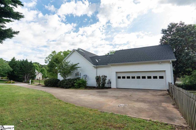 Property image 4 at 107 W Fieldsparrow Court, Greenville, SC 29615