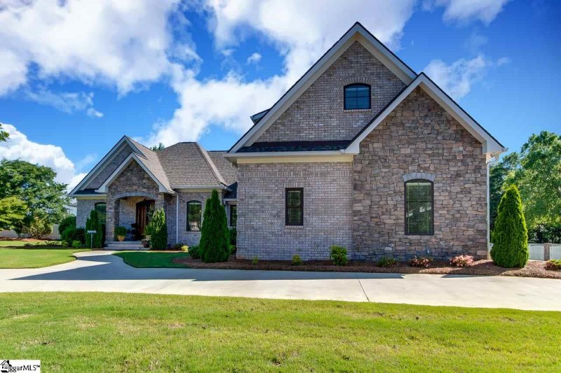 Property image 2 at 1 Charlestonplace Court, Greenville, SC 29615