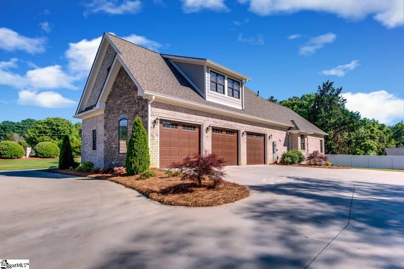 Property image 4 at 1 Charlestonplace Court, Greenville, SC 29615