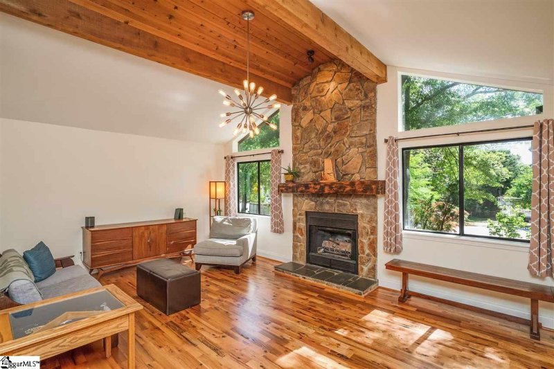 Property image 2 at 106 Glenda Lane, Greenville, SC 29607