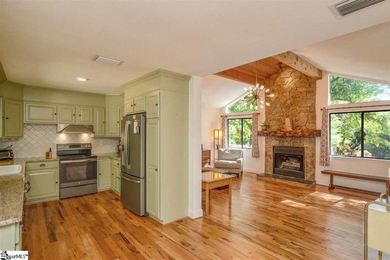 Property image 3 at 106 Glenda Lane, Greenville, SC 29607