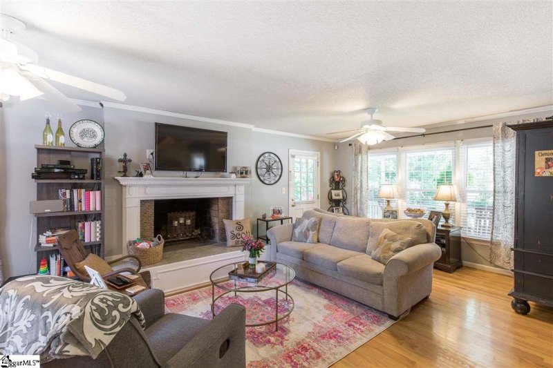 Property image 2 at 109 Glenda Lane, Greenville, SC 29607