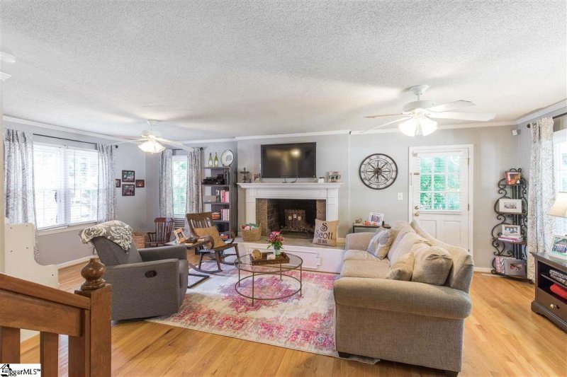 Property image 3 at 109 Glenda Lane, Greenville, SC 29607