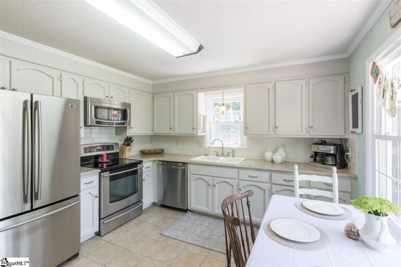 Property image 4 at 109 Glenda Lane, Greenville, SC 29607