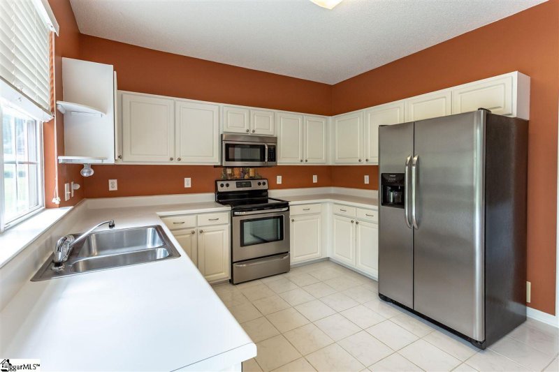 Property image 2 at 4 Eagleston Lane, Simpsonville, SC 29680