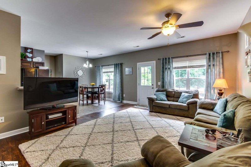 Property image 3 at 102 Cascade Drive, Greer, SC 29651