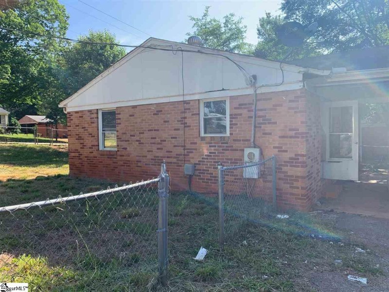 Property image 2 at 109 Blossom Drive, Greenville, SC 29605-4941