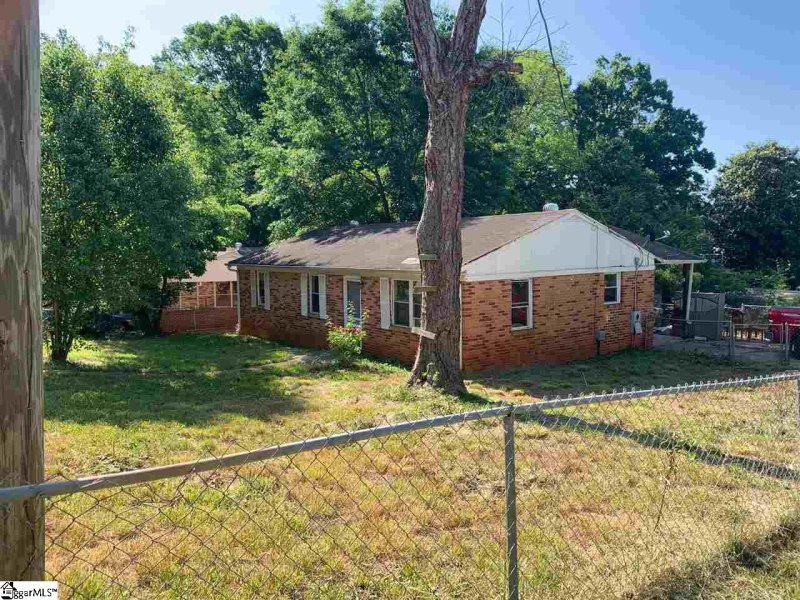 Property image 3 at 109 Blossom Drive, Greenville, SC 29605-4941
