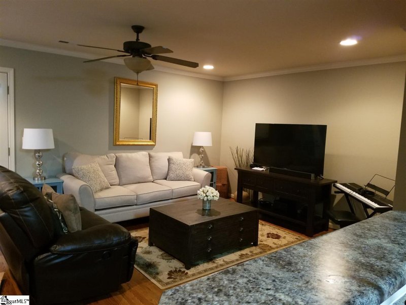 Property image 4 at 1144 E Lee Road, Taylors, SC 29687