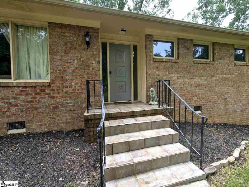 Property image 3 at 109 Wood Heights Avenue, Taylors, SC 29687