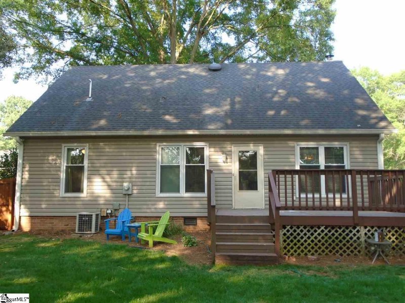 Property image 3 at 200 Woodview Drive, Taylors, SC 29687