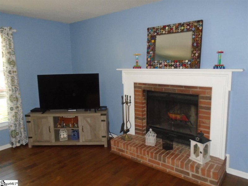 Property image 5 at 200 Woodview Drive, Taylors, SC 29687