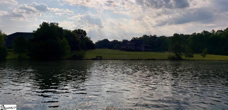 Property image 4 at 129 Shore Vista Lane, Greer, SC 29651