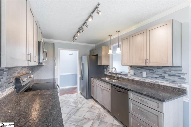 Property image 3 at 306 W Autumn Ridge Road, Moore, SC 29369