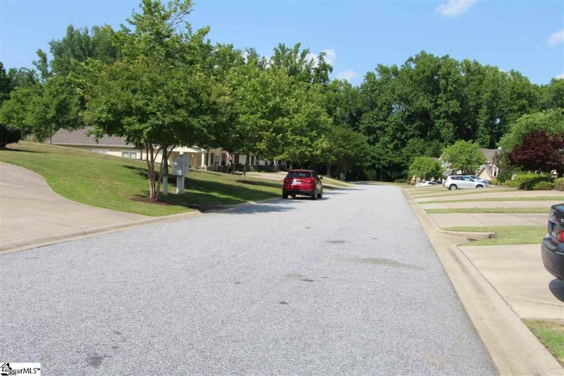 Property image 4 at 320 Shallow Drive, Taylors, SC 29687