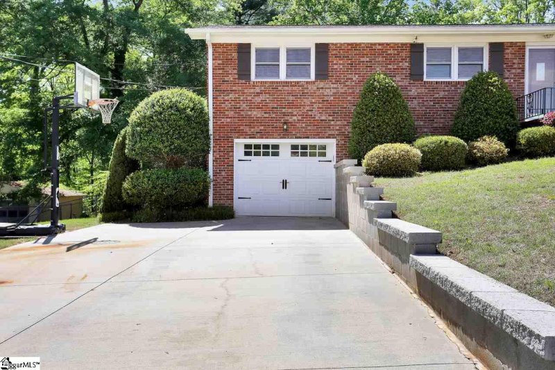 Property image 2 at 6 Harbor Drive, Greenville, SC 29611