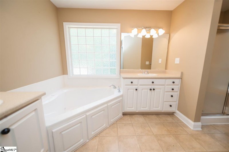 Property image 5 at 105 Caroway Court, Spartanburg, SC 29303