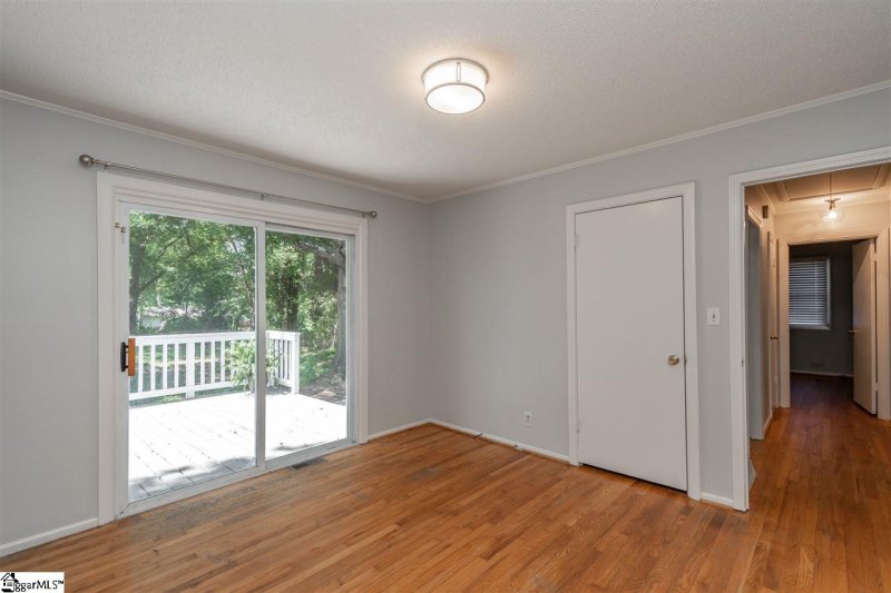 Property image 5 at 8 Forestdale Drive, Taylors, SC 29687