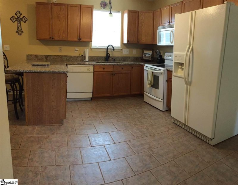 Property image 3 at 27 Michell Drive, Taylors, SC 29687