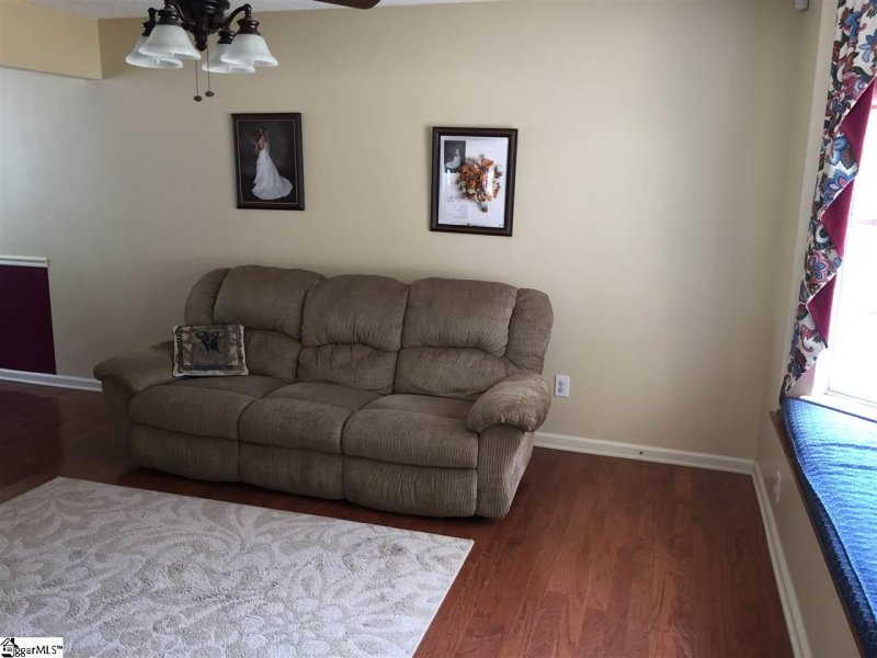 Property image 4 at 27 Michell Drive, Taylors, SC 29687