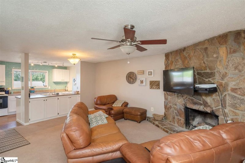 Property image 2 at 35 Spinnaker Court, Greenville, SC 29611