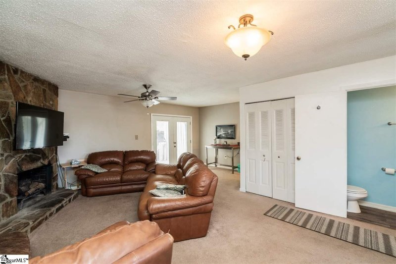 Property image 3 at 35 Spinnaker Court, Greenville, SC 29611