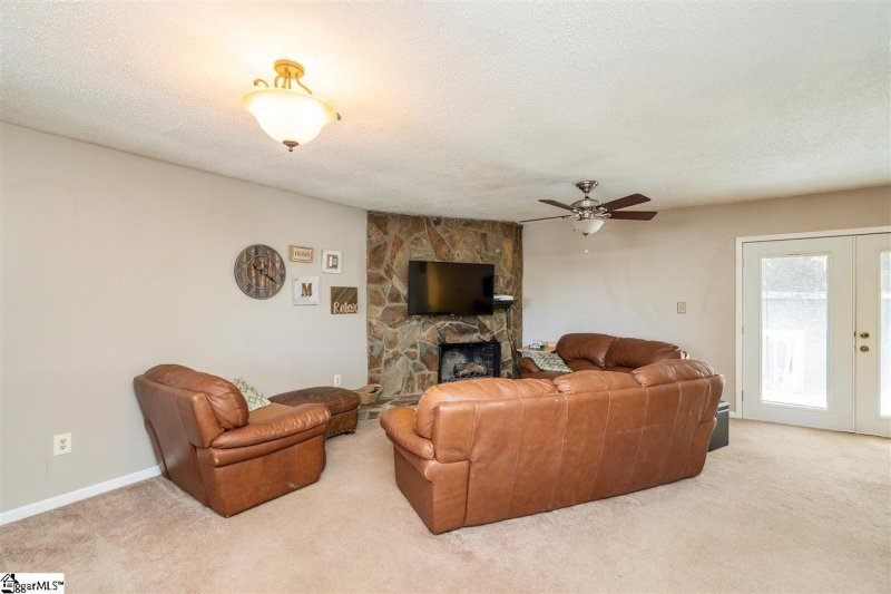 Property image 4 at 35 Spinnaker Court, Greenville, SC 29611