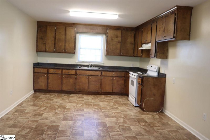 Property image 2 at 302 Lakeview Drive, Laurens, SC 29360