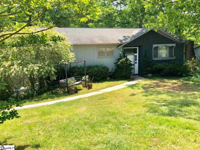 Property image 2 at 224 Lowndes Avenue, Greenville, SC 29607