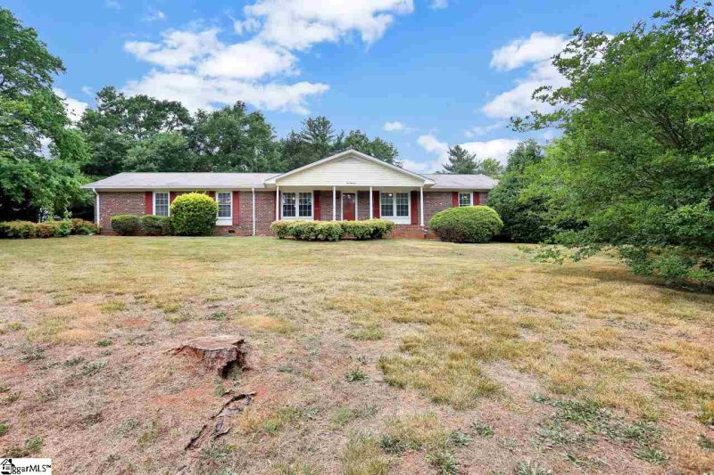 Property image 3 at 100 Lakeforest Drive, Greer, SC 29651