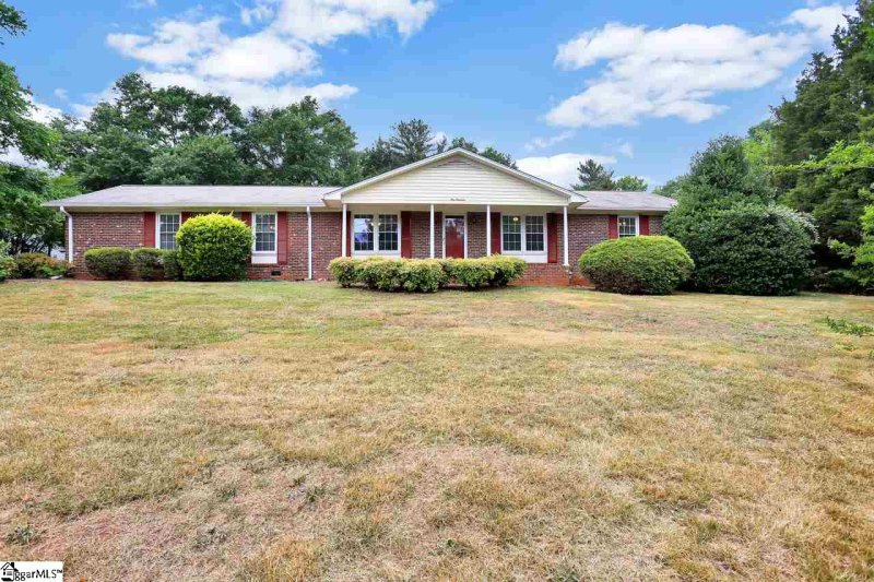 Property image 4 at 100 Lakeforest Drive, Greer, SC 29651