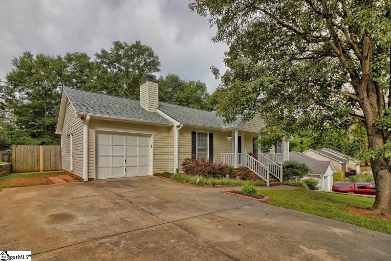 Property image 2 at 6 Chinaberry Lane, Simpsonville, SC 29680