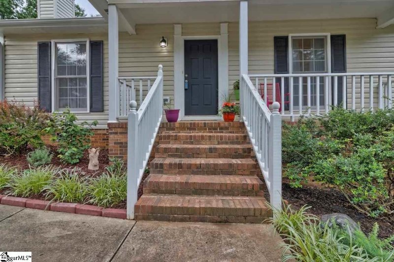 Property image 3 at 6 Chinaberry Lane, Simpsonville, SC 29680