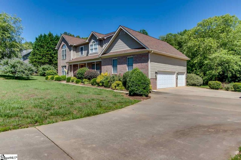 Property image 3 at 110 Saddlebrook Avenue, Pickens, SC 29671