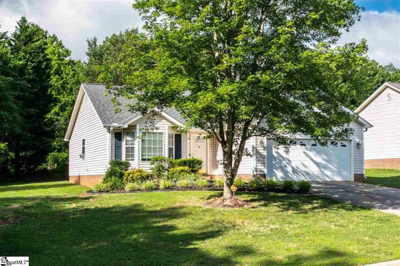 Property image 2 at 1 Michell Drive, Taylors, SC 29687