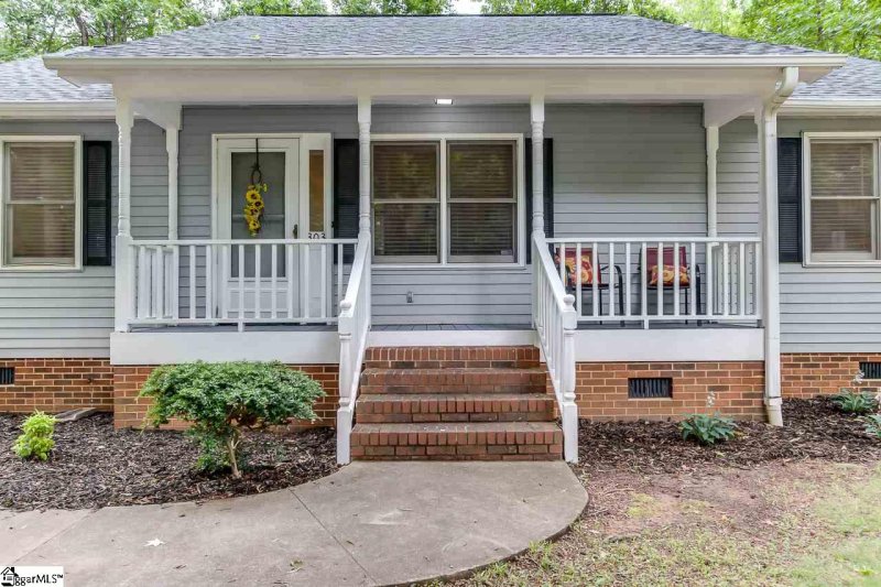 Property image 2 at 303 Dalewood Drive, Simpsonville, SC 29681