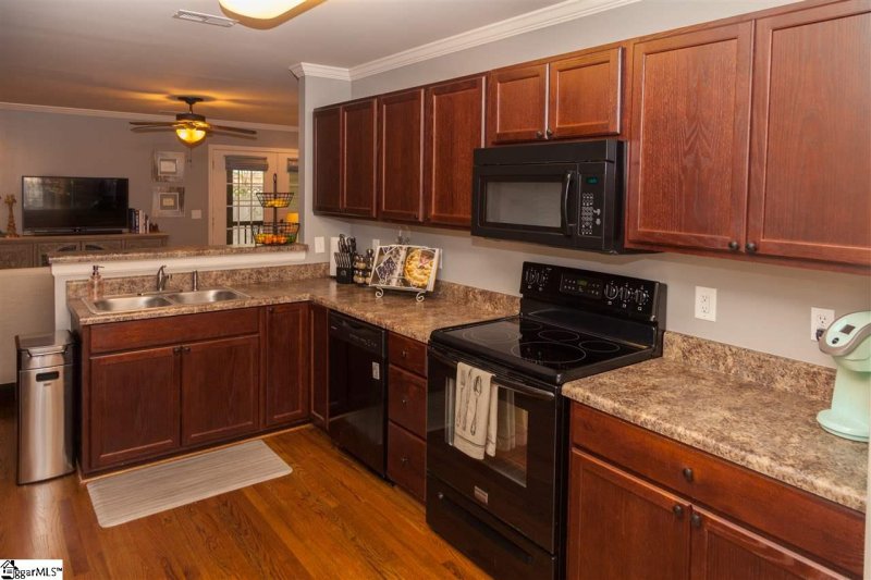 Property image 3 at 1126 E Lee Road, Taylors, SC 29687