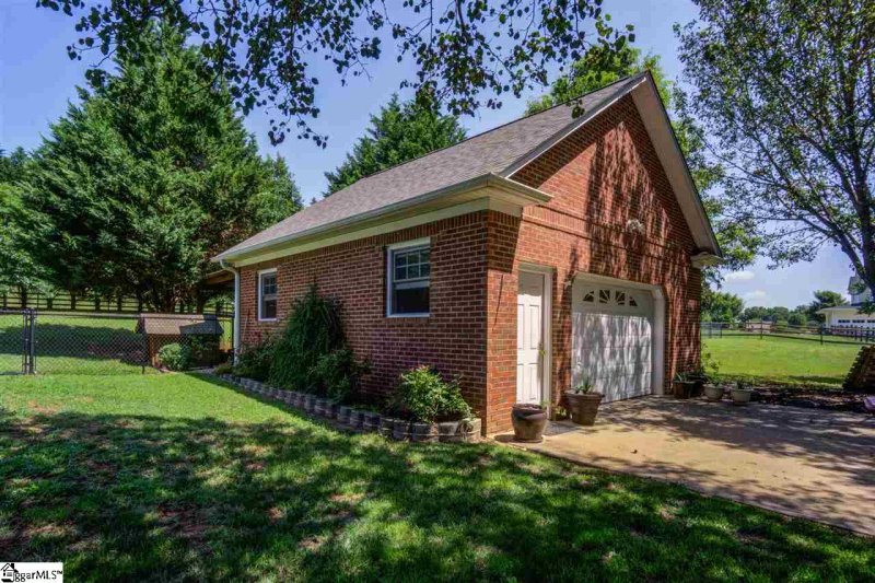 Property image 5 at 307 Bruce Farm Circle, Simpsonville, SC 29681