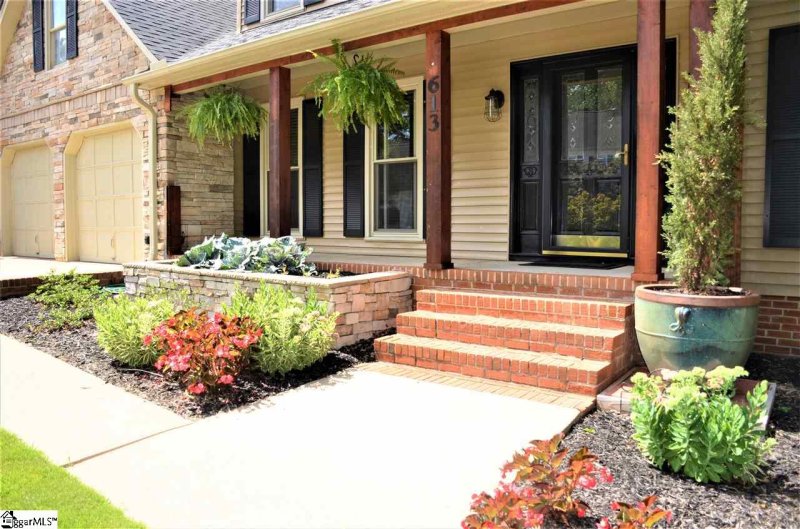 Property image 3 at 613 Oak Pointe Court, Greenville, SC 29615