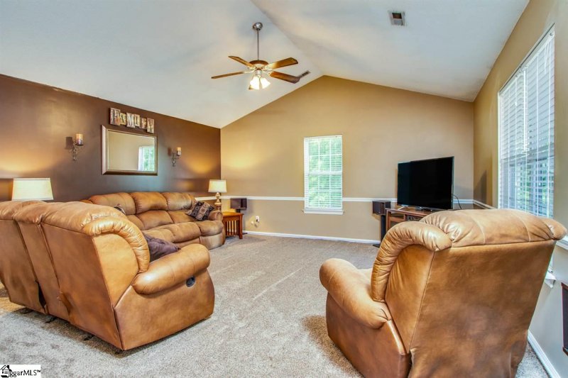 Property image 2 at 2 MEADOW HILL Way, Taylors, SC 29687