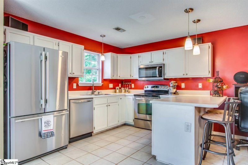 Property image 3 at 2 MEADOW HILL Way, Taylors, SC 29687